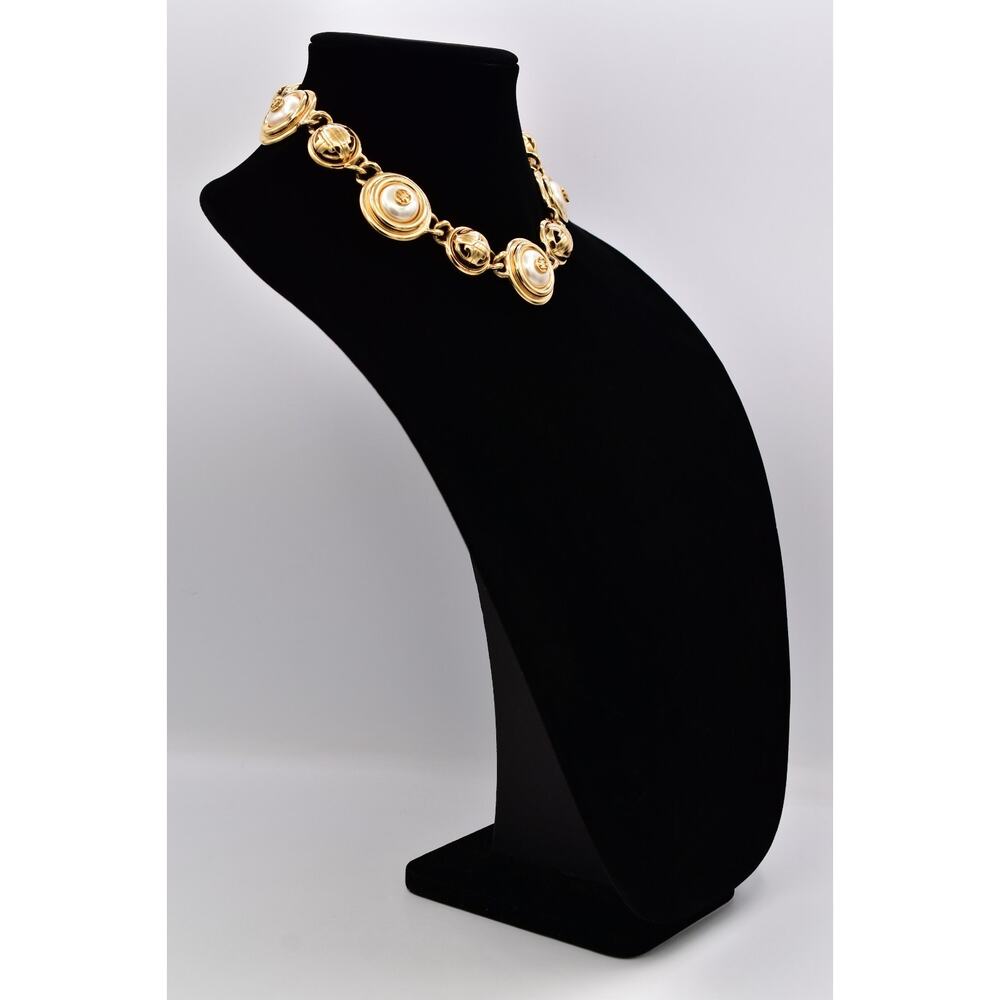 Givenchy Vintage Runway Logo Pearl Necklace Gold Medallion Statement 1980s BinBH - Picture 4 of 12